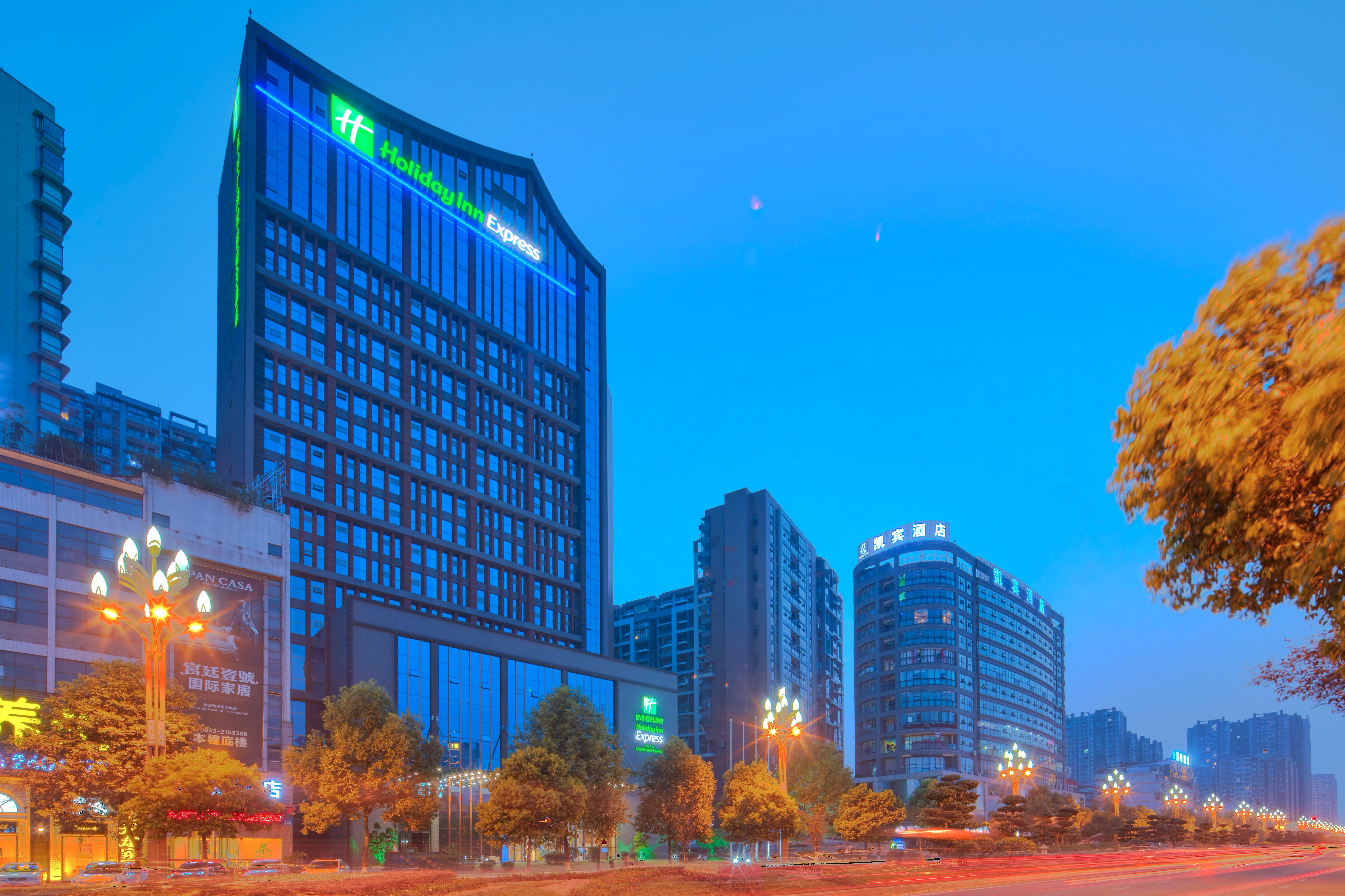 Holiday Inn Express Leshan City Square By Ihg High Speed Rail And Leshan Giant Buddha Kültér fotó