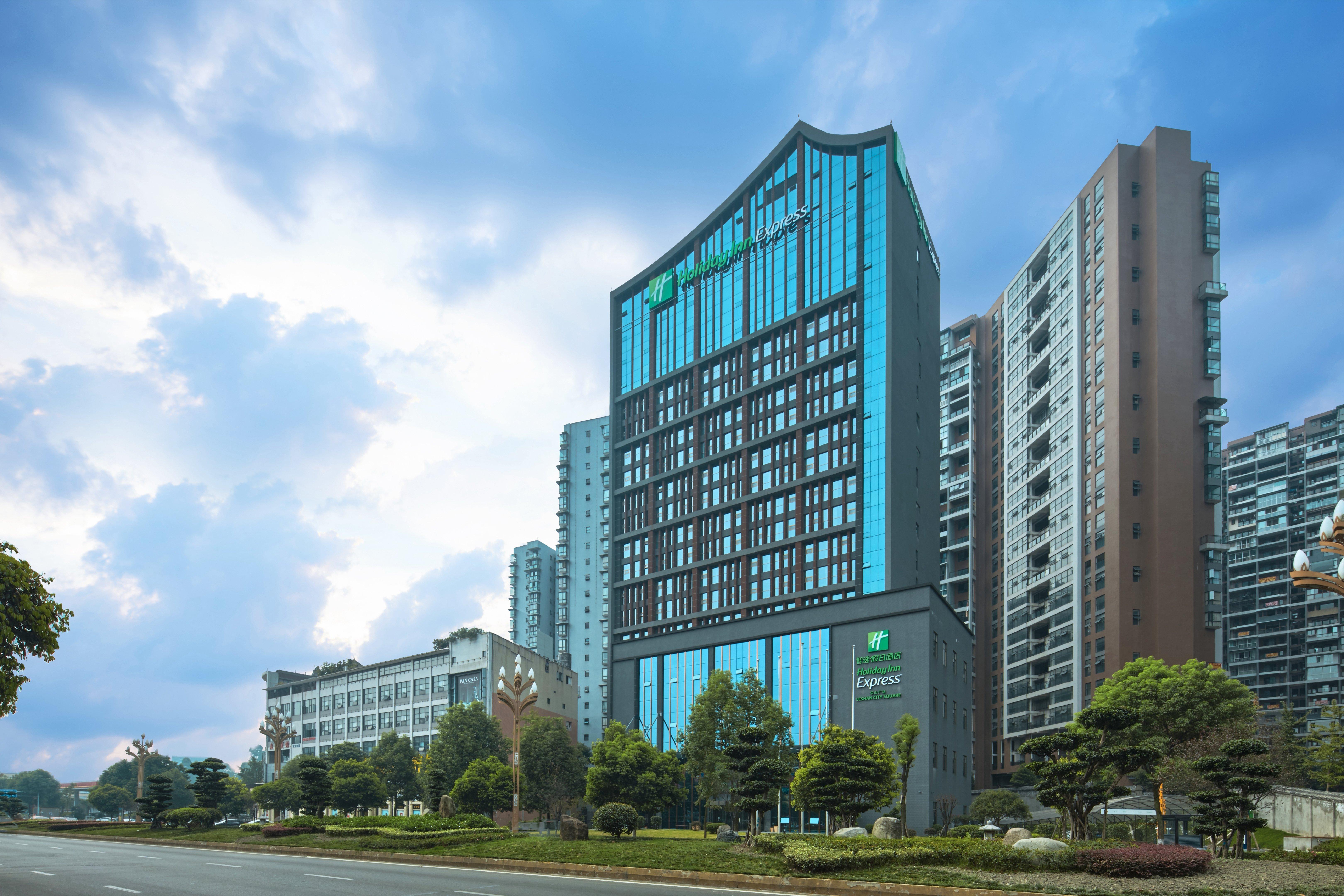 Holiday Inn Express Leshan City Square By Ihg High Speed Rail And Leshan Giant Buddha Kültér fotó
