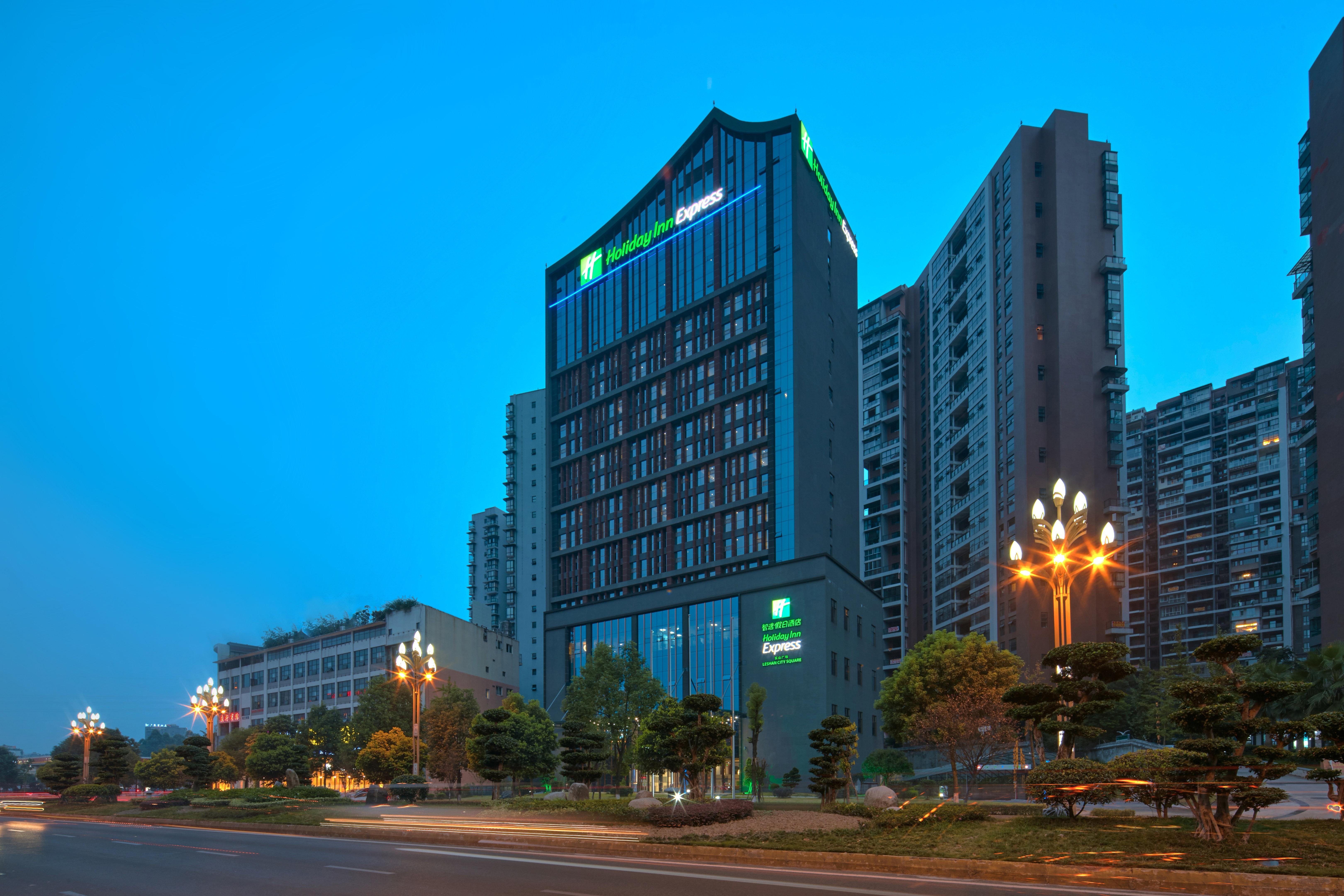 Holiday Inn Express Leshan City Square By Ihg High Speed Rail And Leshan Giant Buddha Kültér fotó